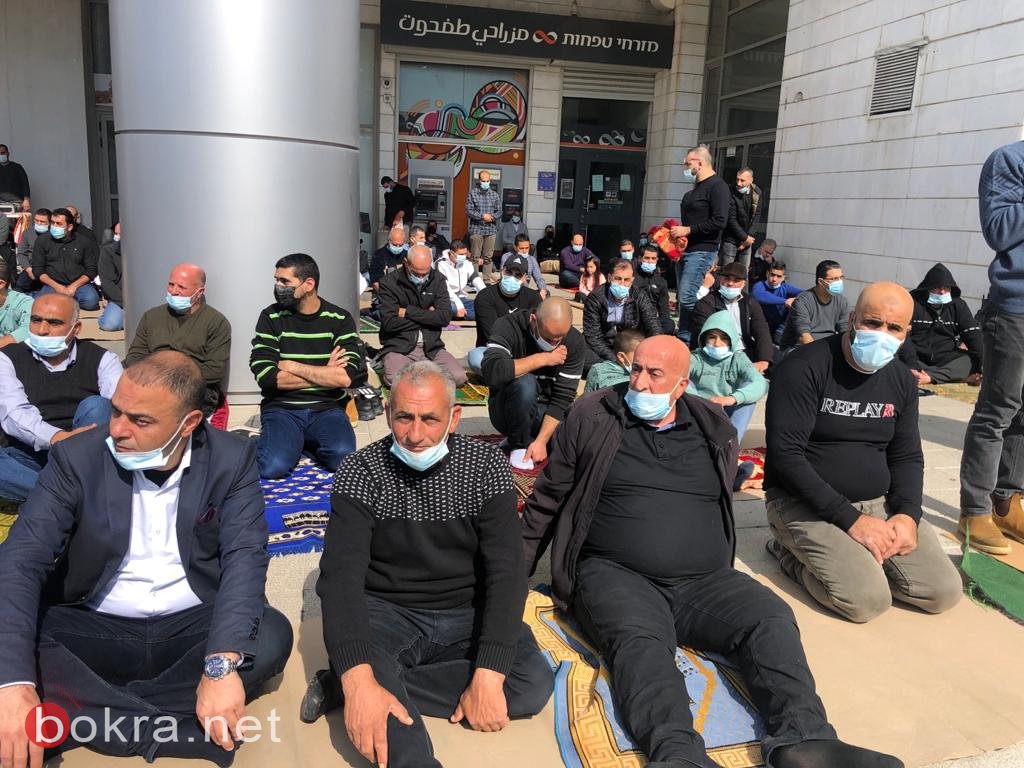 "نُطالب بحماية دولية" .. أهالي أم الفحم يتظاهرون أمام محطة الشرطة - مباشر-7