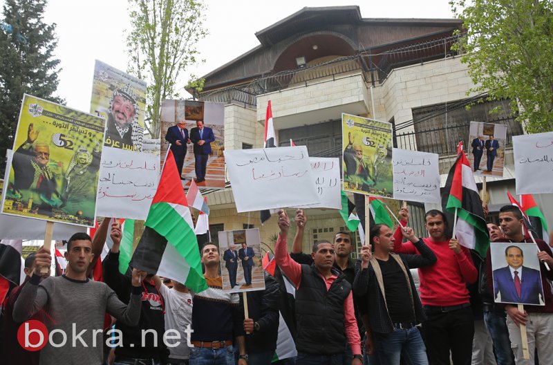 وقفة تضامنية أمام السفارة المصرية ضد التفجيرات الإرهابية برام الله-3