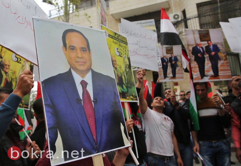 وقفة تضامنية أمام السفارة المصرية ضد التفجيرات الإرهابية برام الله-9