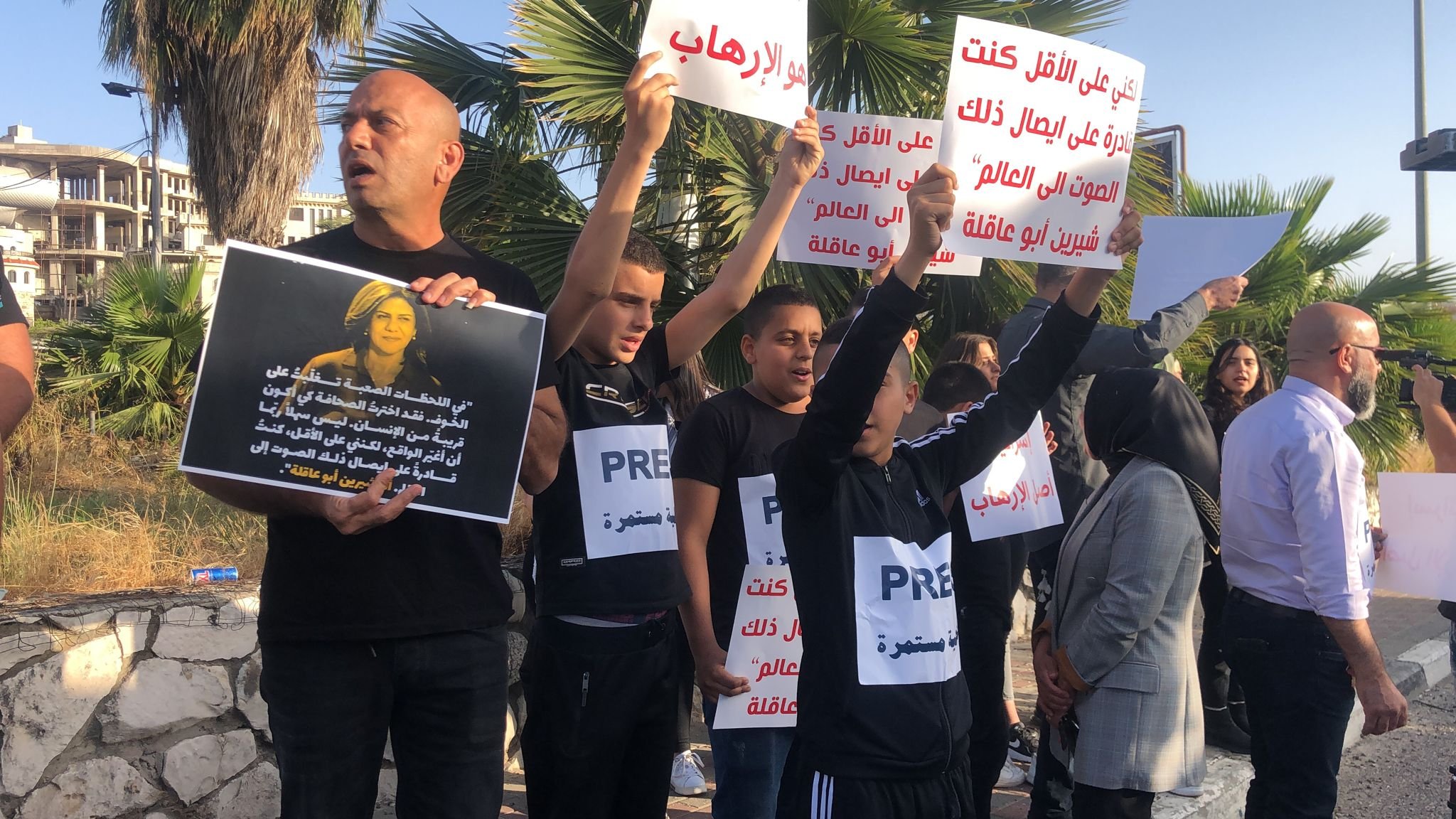 (مباشر) ام الفحم: وقفة احتجاجية تنديدًا باغتيال الصحافية شيرين ابو عاقلة-4