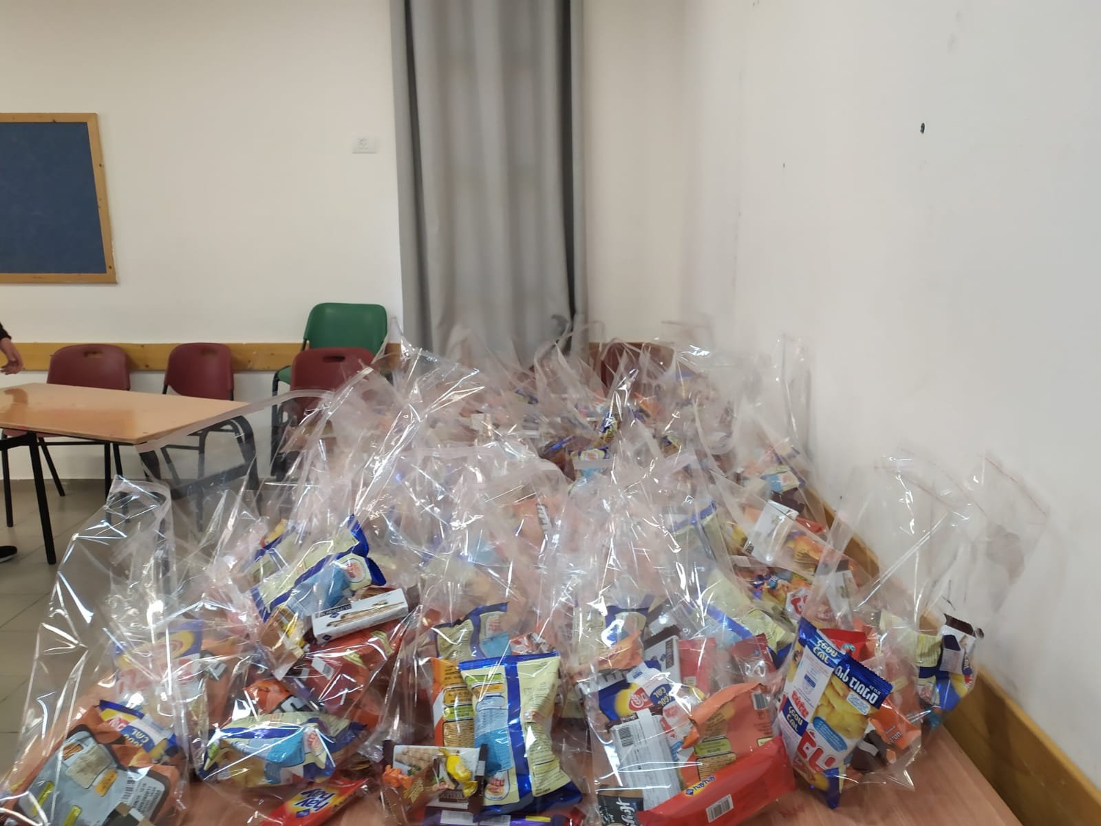 طلاب "بيت الحكمة" الثانويّة يبادرون بإرسال "كسوة العيد" للأطفال في النّاصرة والقدس-18