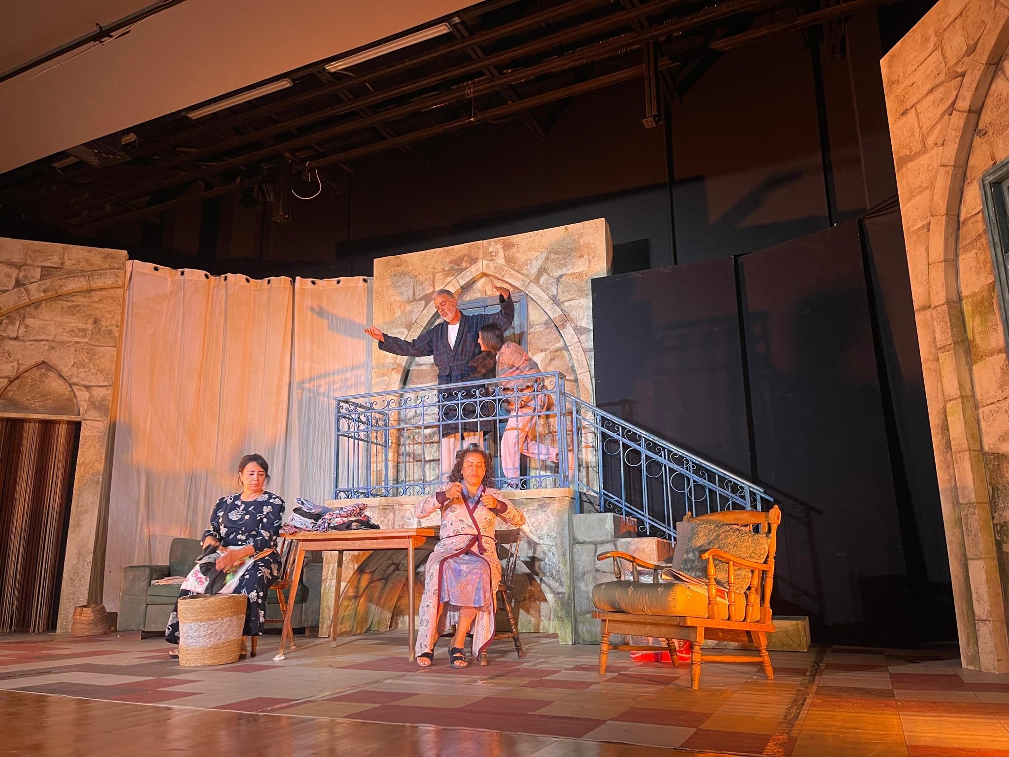 المركز الجماهيري الطيرة يعرض مسرحية "كاڤيار وعدس" على خشبة مسرح اشكول  هبايس-3