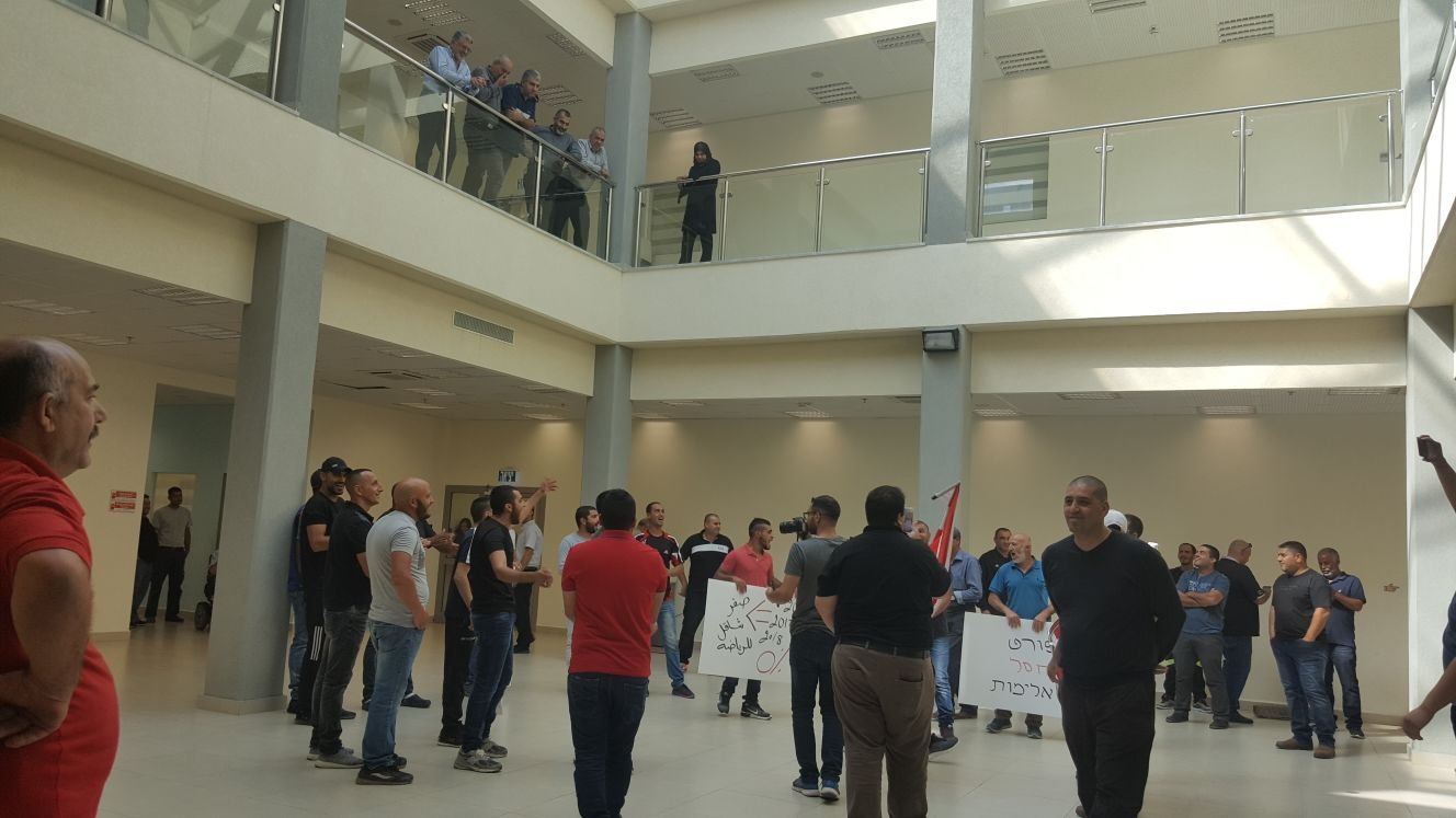 بسبب عدم دعم الفريق: جمهور هبوعيل ام الفحم في مظاهرة قبالة مبنى البلدية	-0