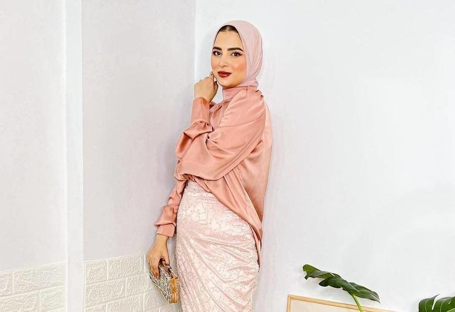 لفات حجاب باللون الزهري من وحي مدوّنات الموضة-0