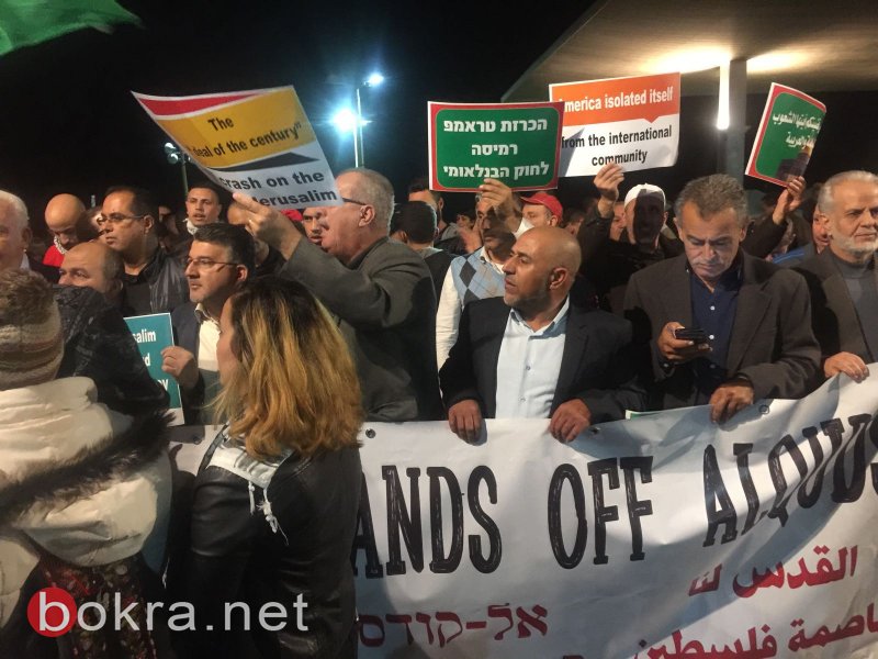 المئات يتظاهرون قبالة السفارة الأميركية في تل ابيب-23