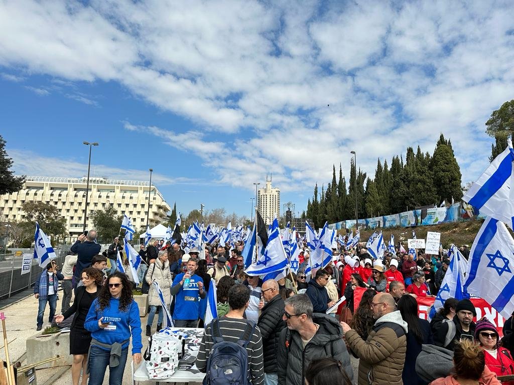 الآلاف يتوافدون نحو القدس للمشاركة في المظاهرة الاحتجاجية-1
