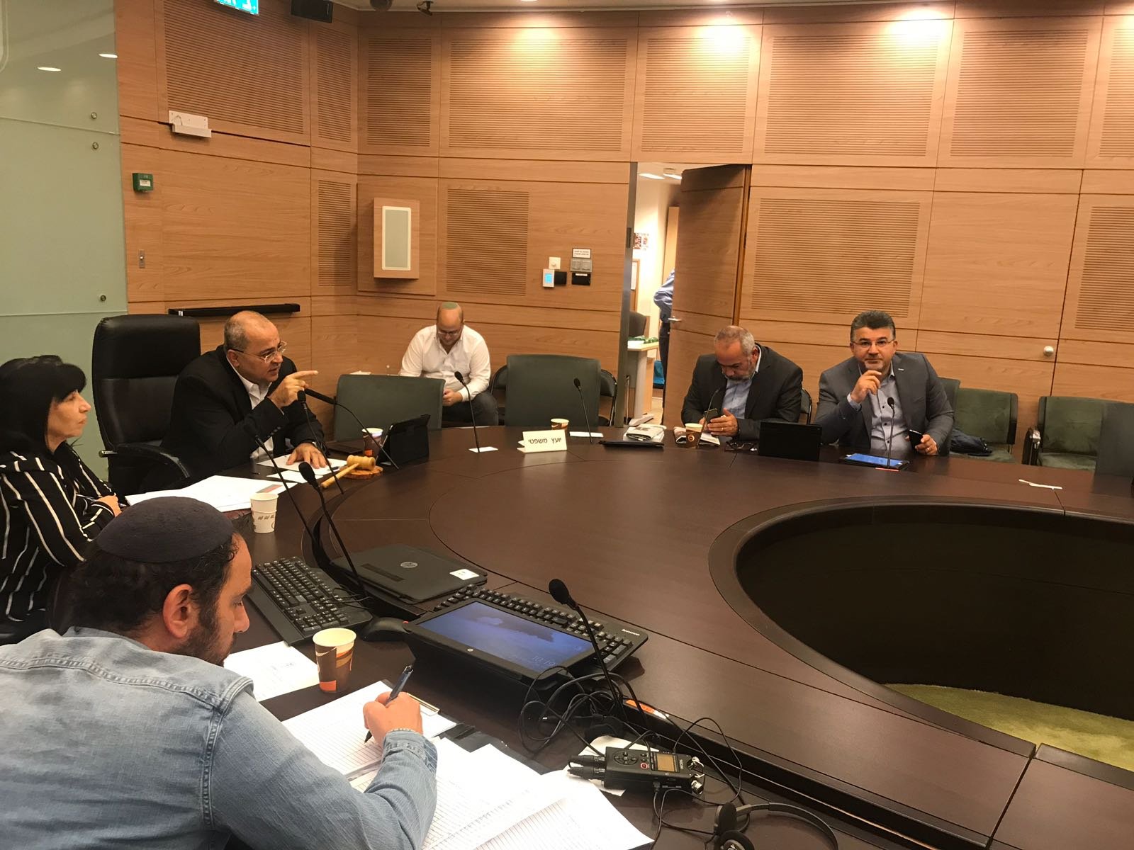 بمبادرة الطيبي: لجنة الداخلية البرلمانية تبحث في قضية مكتب الداخلية في القدس الشرقية -3