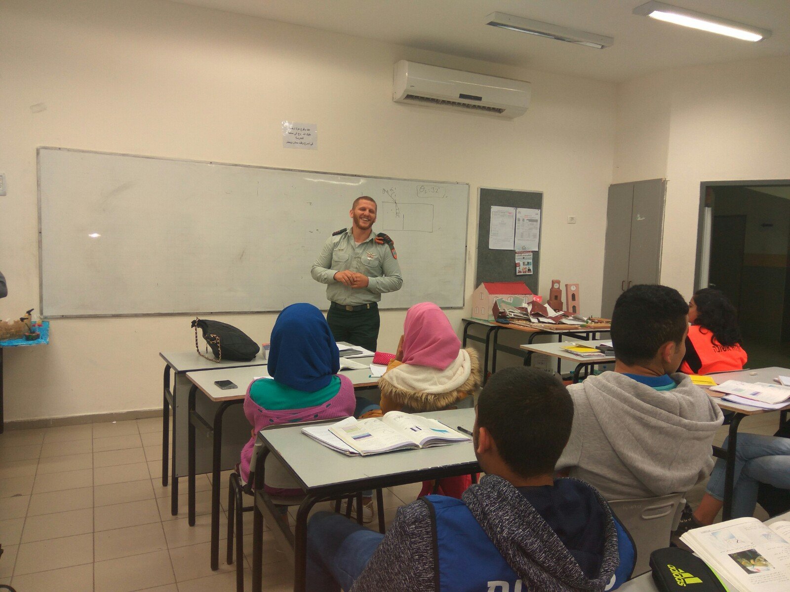 طلاب "بيت الحكمة" في الناصرة يشاركون في تمرين مواجهة الطوارئ-18