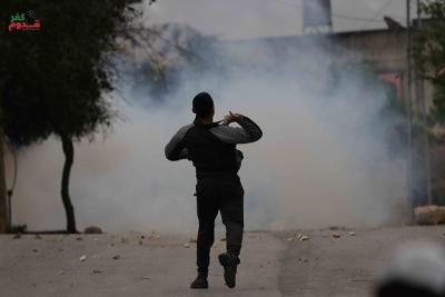 اصابة مصور صحفي وشاب برصاص الاحتلال خلال قمعه لمسيرة كفر قدوم الاسبوعية-1