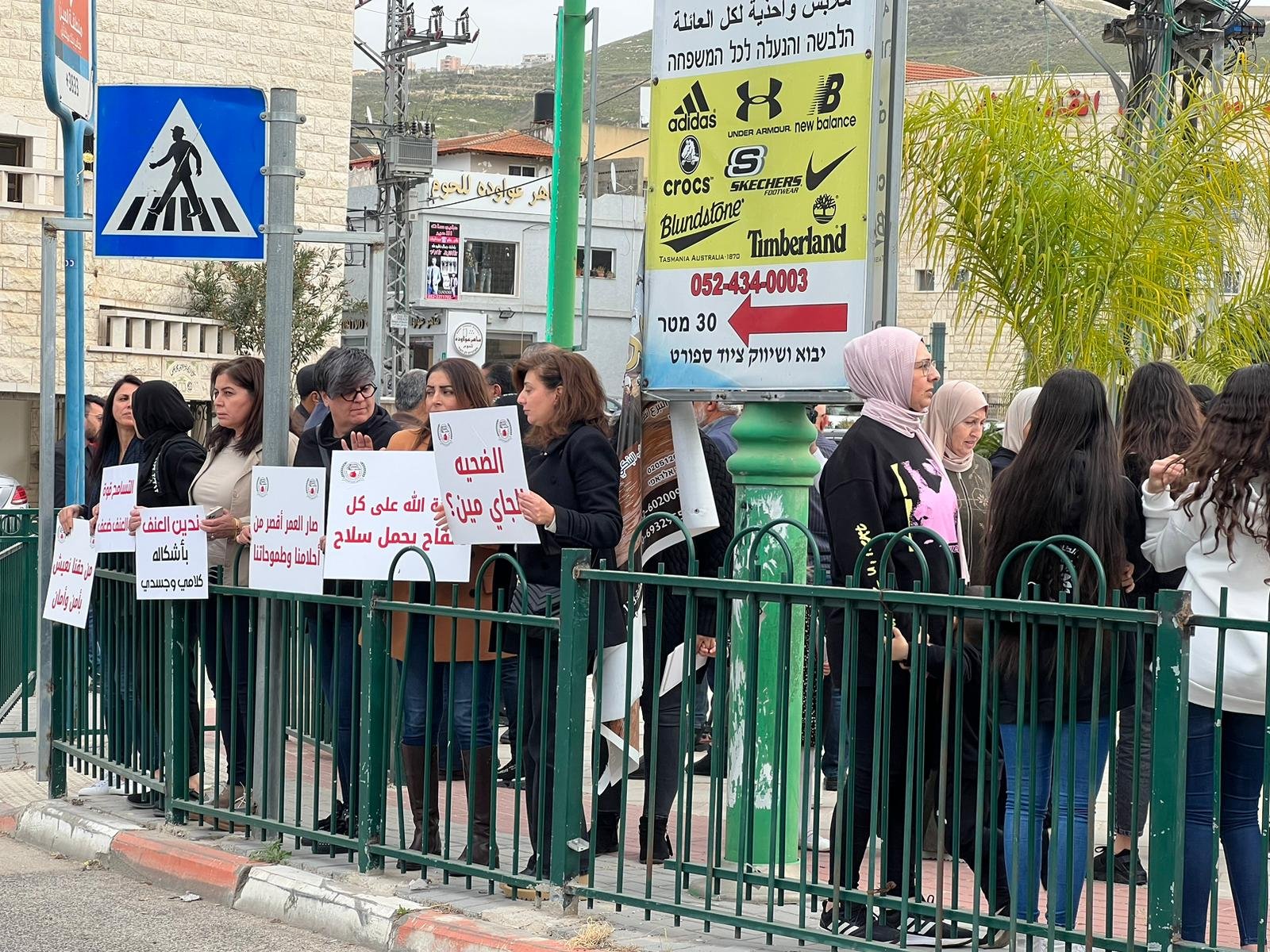 كفركنا: وقفة احتجاجية نسائية منددة بالعنف والجريمة في أعقاب مقتل بيان نصّار عبّاس-2
