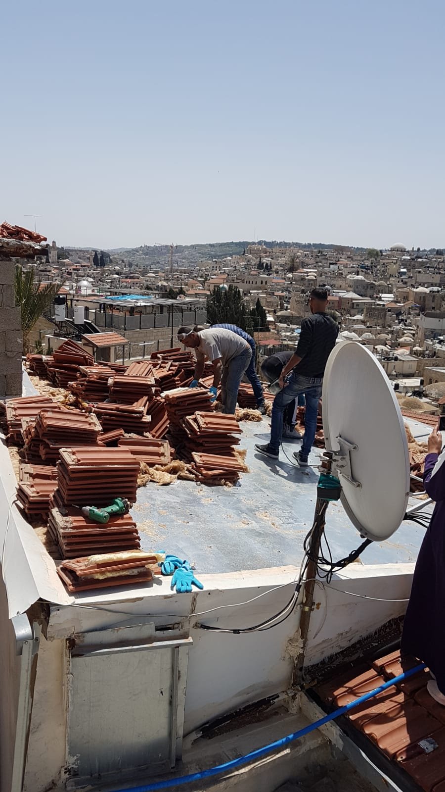 بلدية القدس تجبر عائلة مقدسية على هدم منزلها في "حارة السعدية"-0