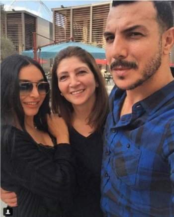 للمرة الأولى ظهور باسل خياط مع والدته الجميلة-0
