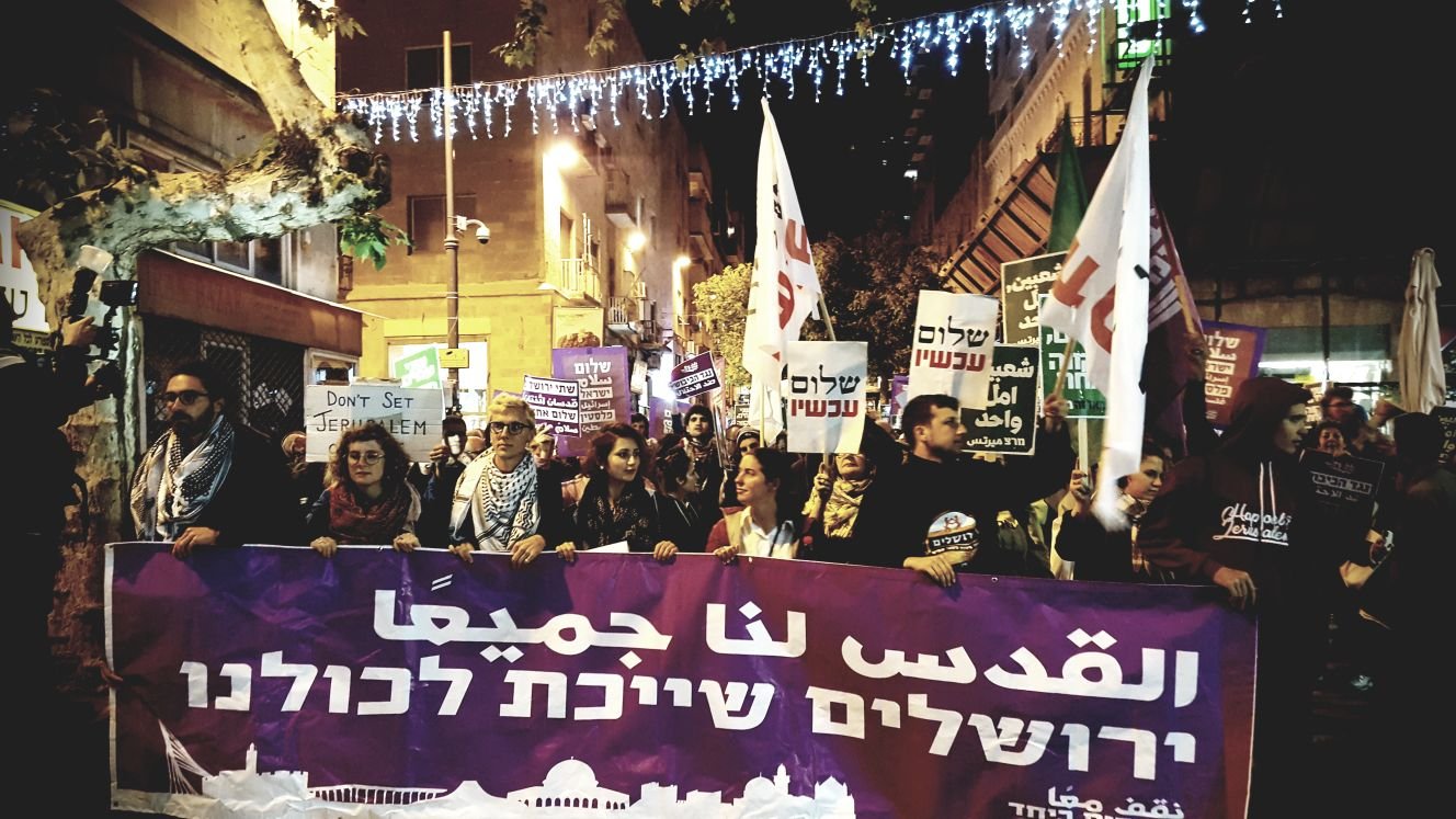 نشطاء اليسار الاسرائيلي يتظاهرون في القدس ضد نقل السفارة الأمريكية-0