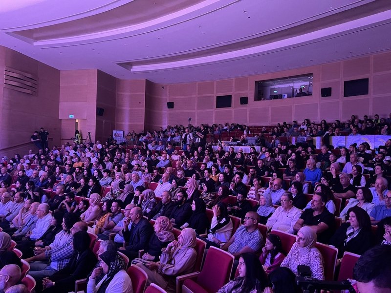 حضور ضخم وأجواء كرنفالية في العرض الأول لمسرحية "كافيار وعدس" – المسرح العربي – أم الفحم-0