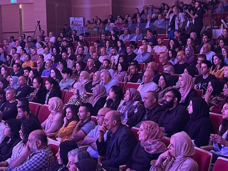 حضور ضخم وأجواء كرنفالية في العرض الأول لمسرحية "كافيار وعدس" – المسرح العربي – أم الفحم-27