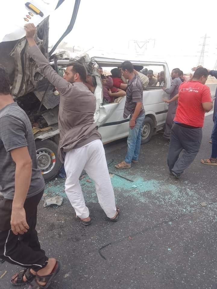 حادث مروّع في مصر يودي بحياة 15 شخصا-1