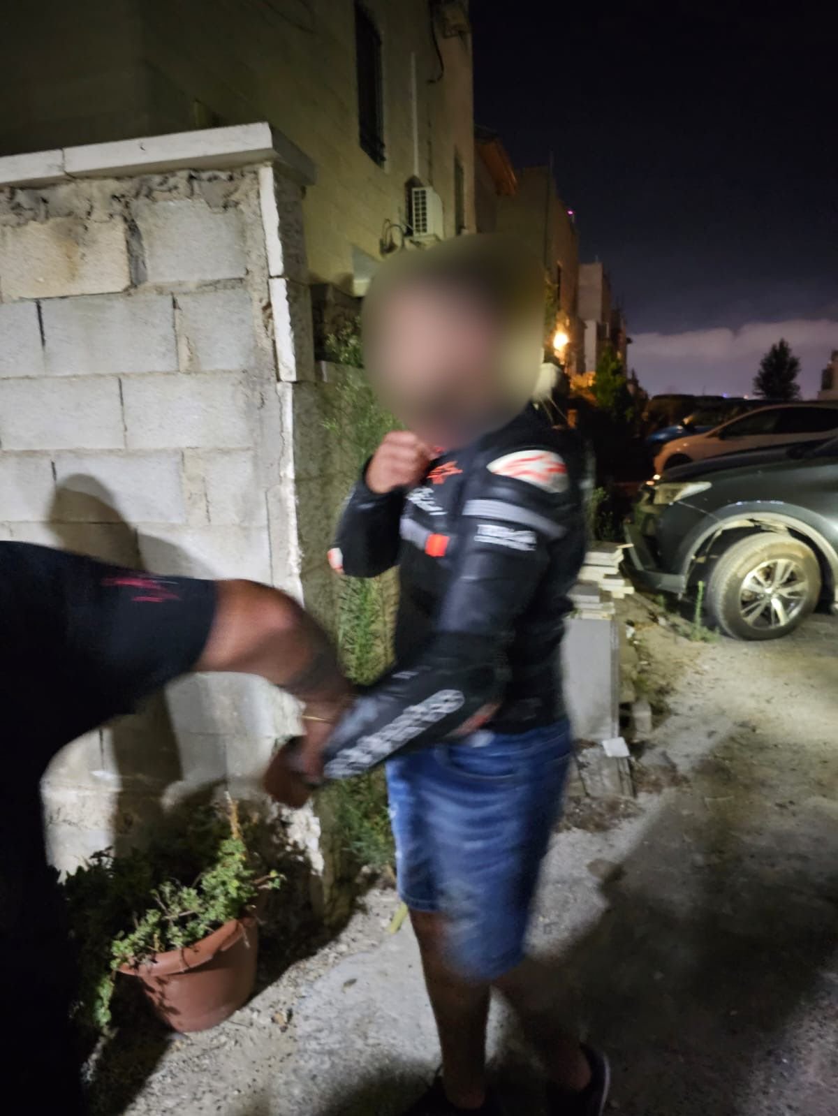 اعتقال  مشتبه من سكان شرقي  القدس، بعد أن تم رصدة للمرة الثالثة يقود دراجة نارية "ثقيلة" بدون رخصة قيادة،-1