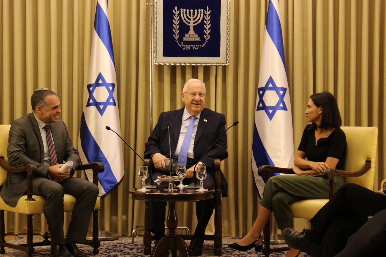 " دركينو- طريقنا": رئيس الدولة يتسلم " معاهدة الحوار الإسرائيلي"-2