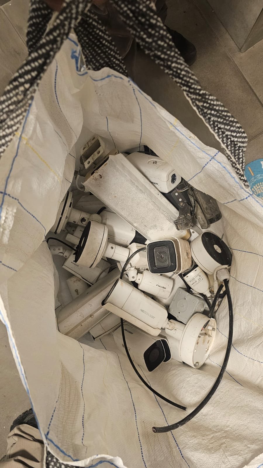 إزالة 24 كاميرا تم وضعها في مجمعات.في كفر ياسيف والجديدة المكر-0