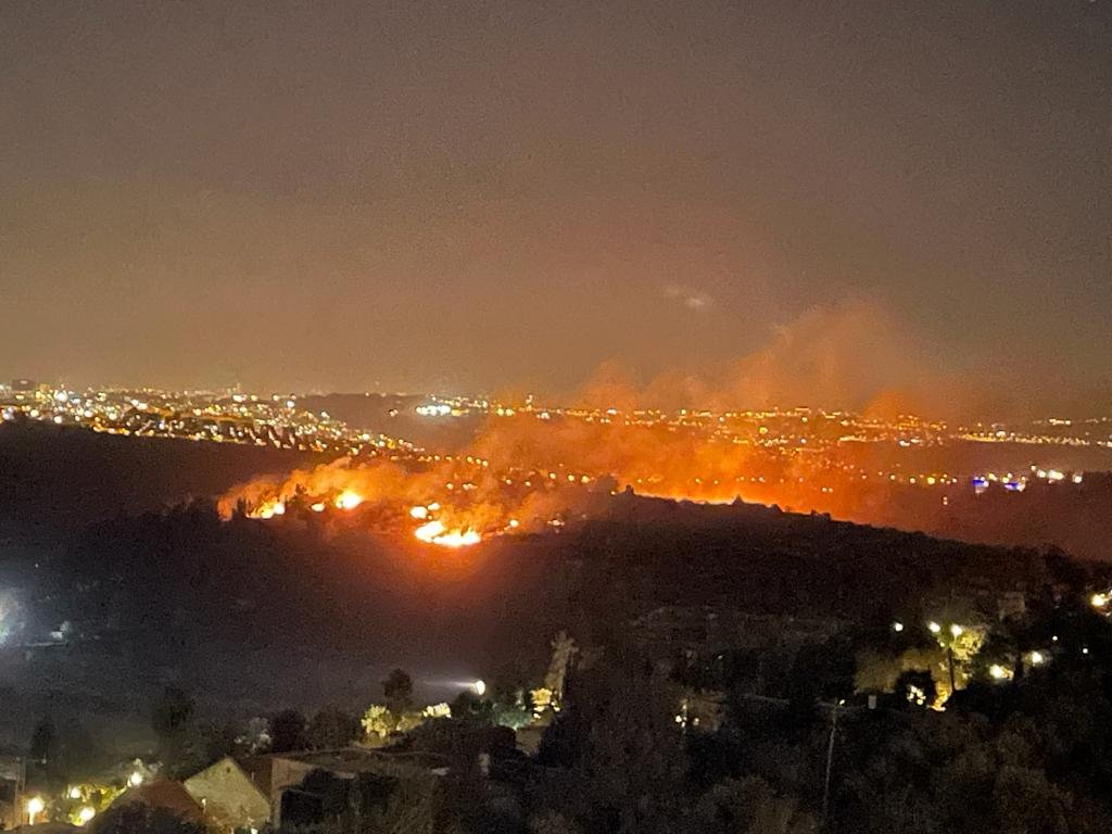 الحرائق تشتعل وتلتهم مساحات ومنازل بعدة مناطق-1