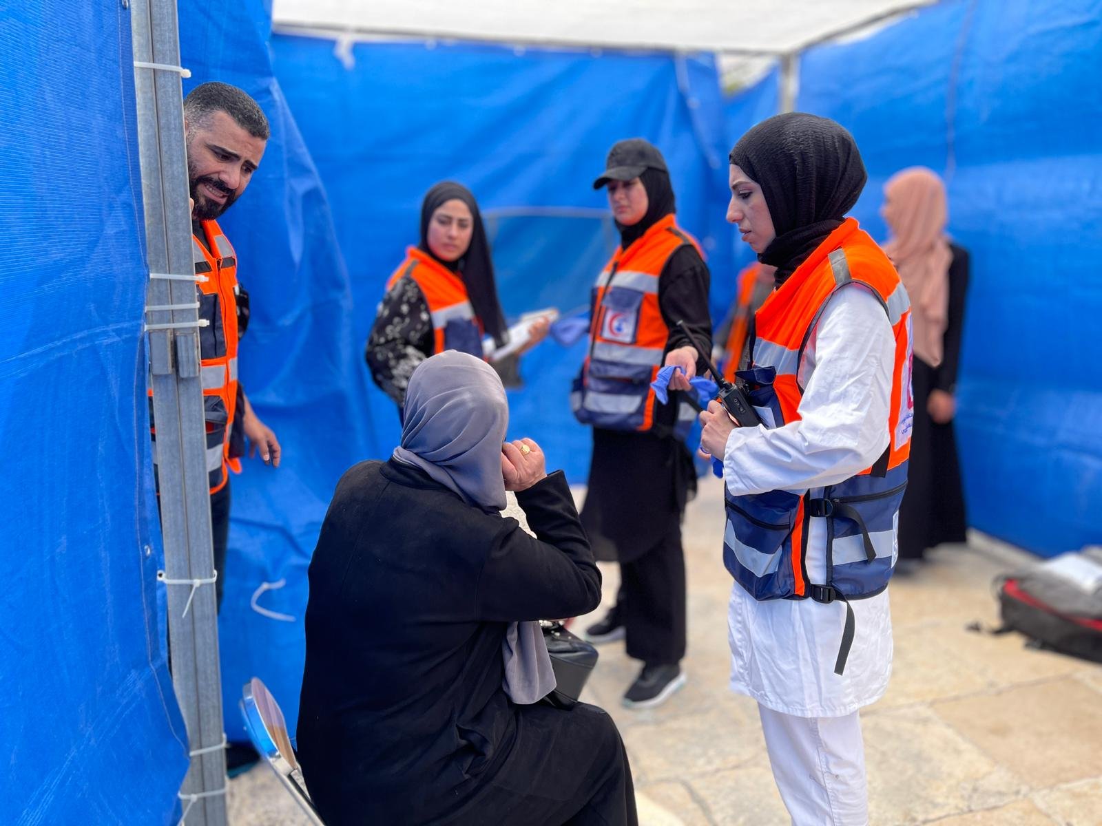 وحدة إسعاف وطوارئ برج اللقلق المجتمعي مستمرة في خدمة رواد المسجد الأقصى المبارك-0