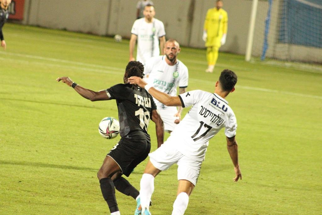 فوز للاخاء النصراوي على ه عكا (4-1) وتعادل للاحمر الفحماوي امام بني يهودا (2-2)-10