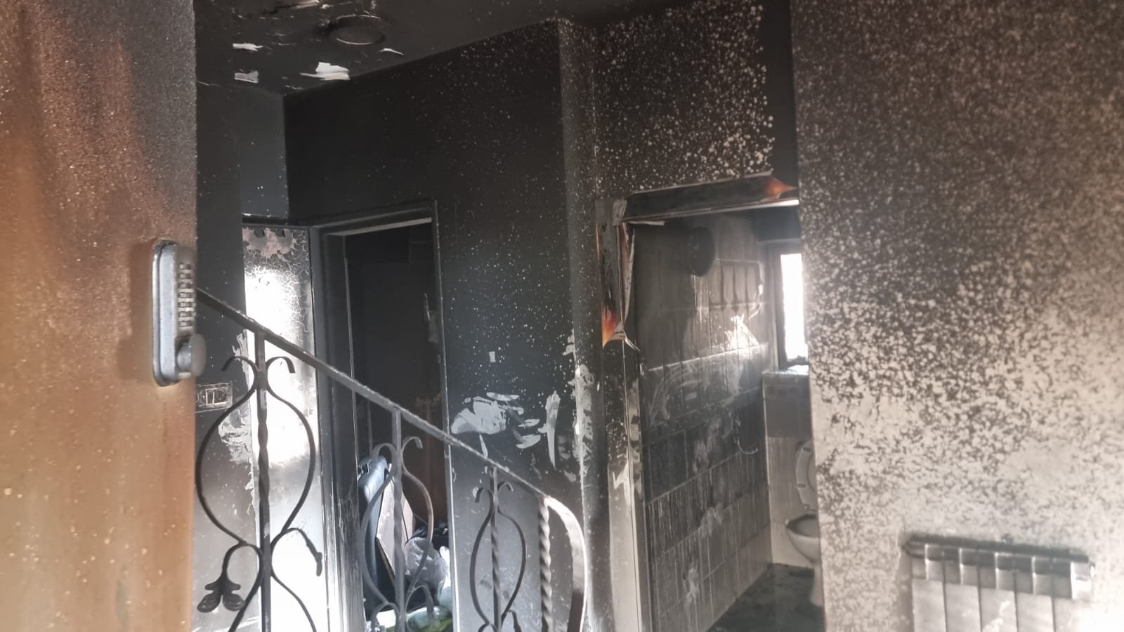 القدس: حريق في مبنى سكني،مصرع شخصين، و7اصابات في المكان-0