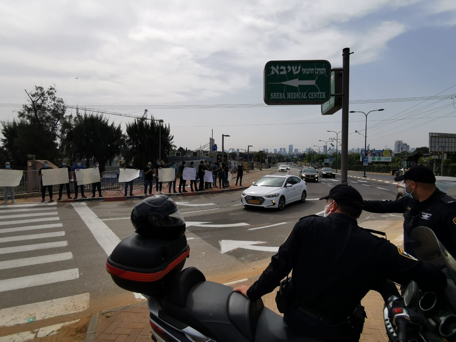 تظاهرة مقابل مستشفى تل هشومير تنديدًا بقتل يونس دون رحمة او شفقة -16