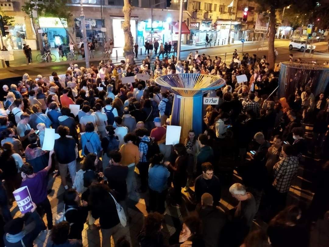 يهود وعرب يقفون معًا بعشرات المواقع في جميع أنحاء البلاد: "معًا نوقف الدمار"‎-13