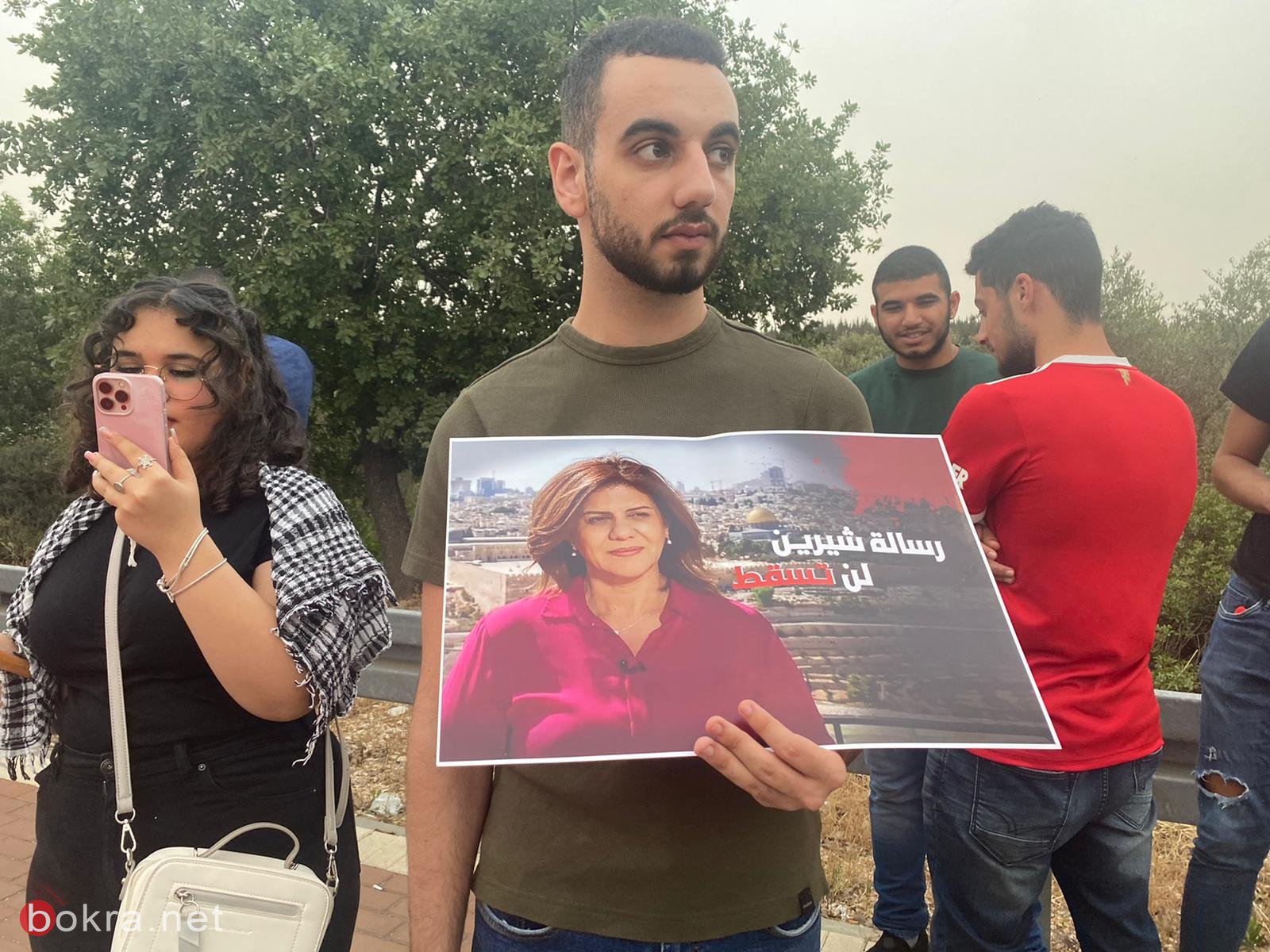 سخنين: وقفة احتجاجية ضد اغتيال الصحافية شيرين ابو عاقلة-11