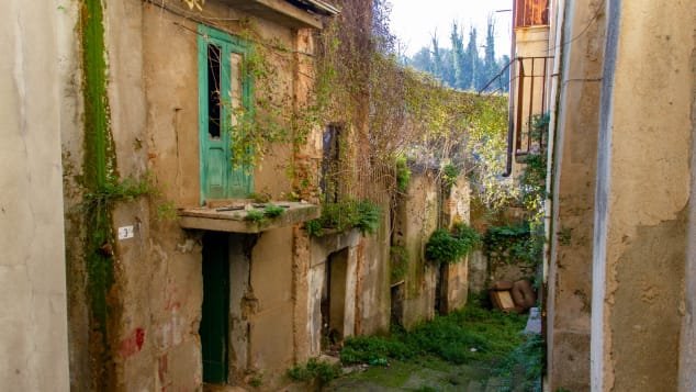 قرية إيطالية تعرض منازلها للبيع.. والسعر "يورو واحد"!-1