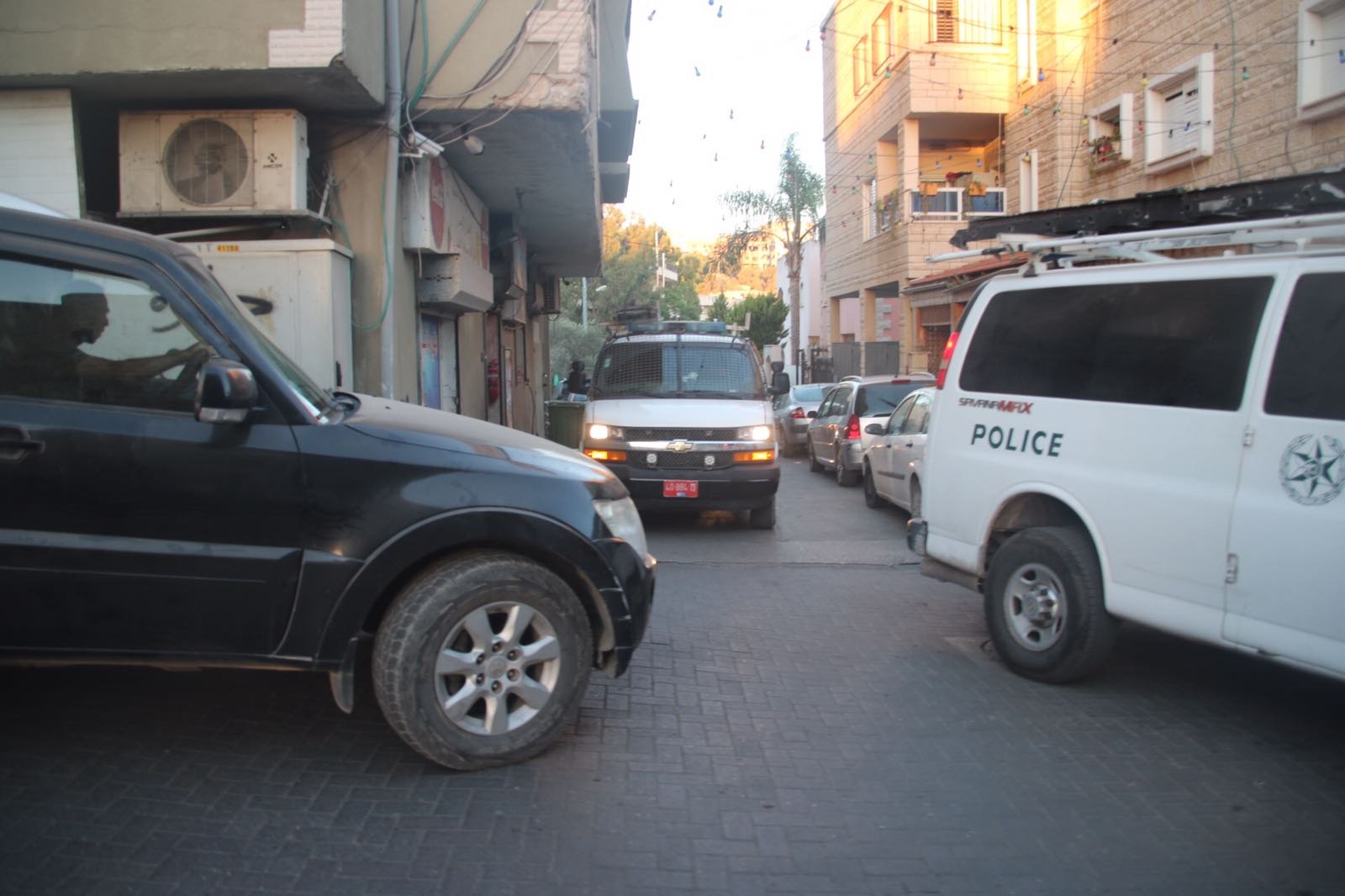 الشرطة تقتحم بيوت عزاء شهداء ام الفحم-0