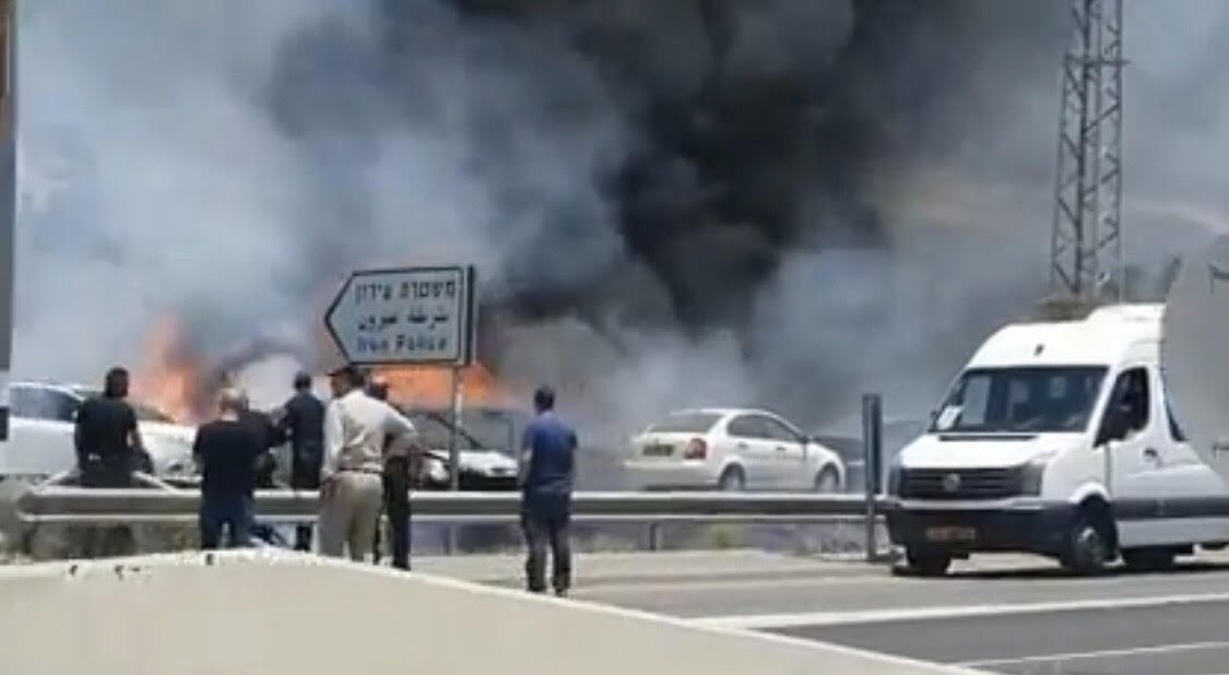 حريق يلتهم مركبات قرب محطة شرطة وادي عارة(فيديو)-0