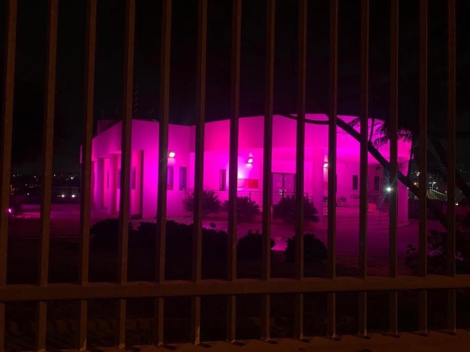 اضاءة مجلس عارة عرعرة المحلي باللون الوردي للتوعية حول سرطان الثدي‎‎-2