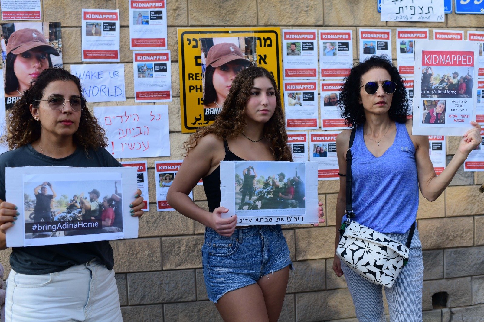 عائلات المحتجزين لدى حماس تتظاهر في تل ابيب: نتنياهو عار على إسرائيل-3