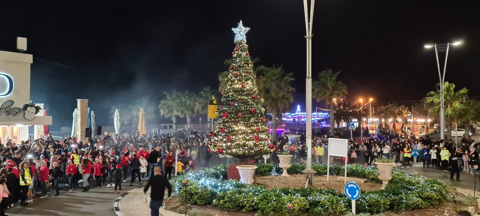احتفال مميز لإضاءة شجرة الميلاد في عكا ومشاركة واسعة-12