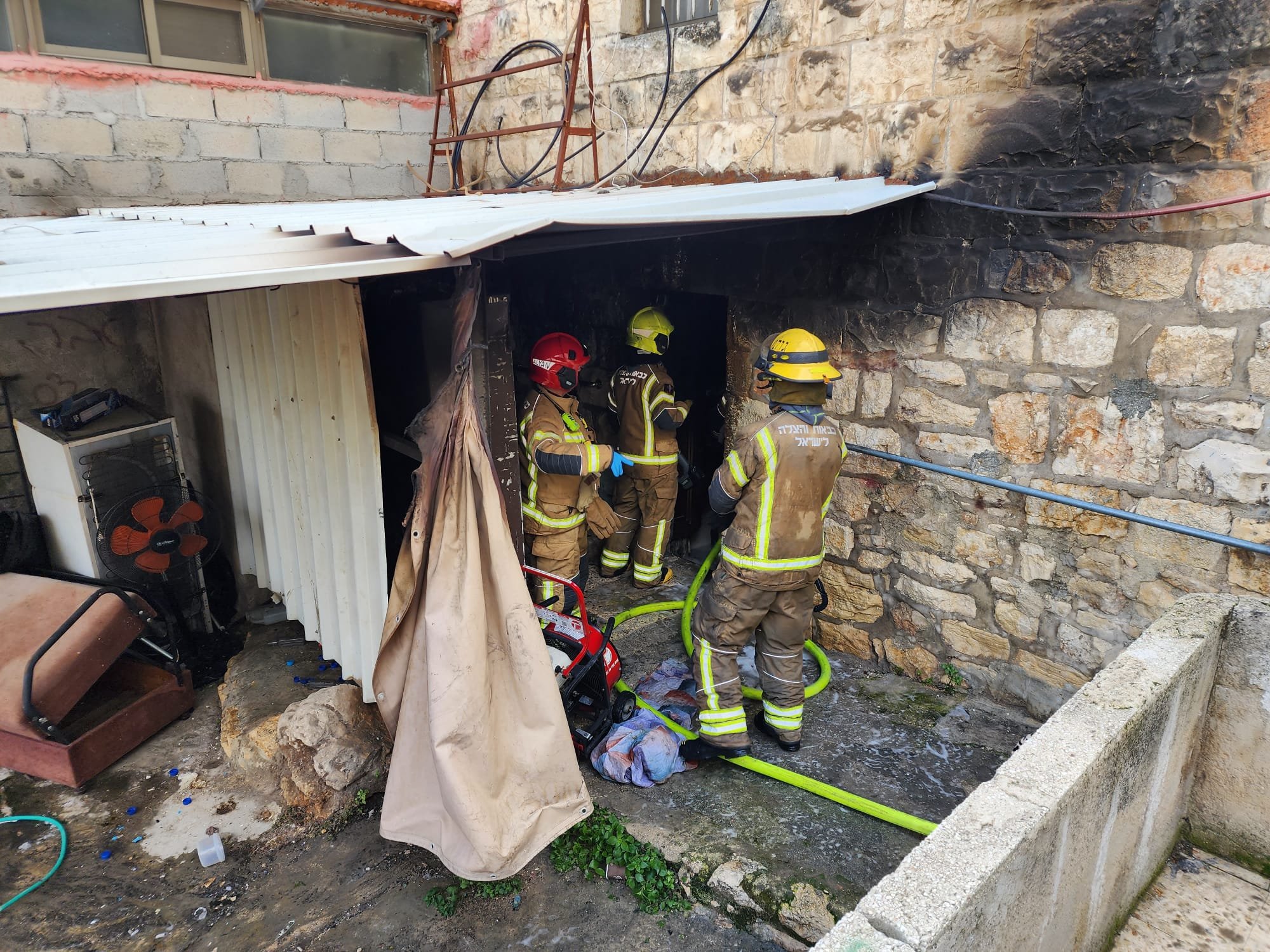 مصرع رجل متأثرًا بحروقه البالغة جرّاء نشوب حريق بمنزل في واد الجوز-3