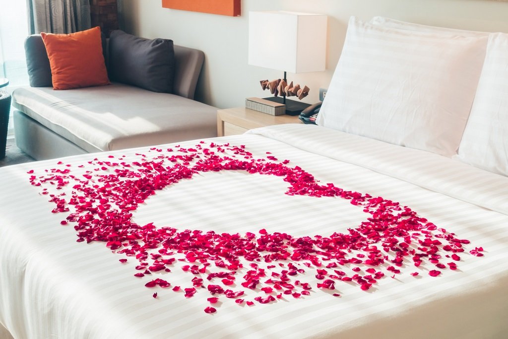 أفكار رائعة ومبتكرة لتزيين غرفة النوم الزوجية في يوم الحب-1