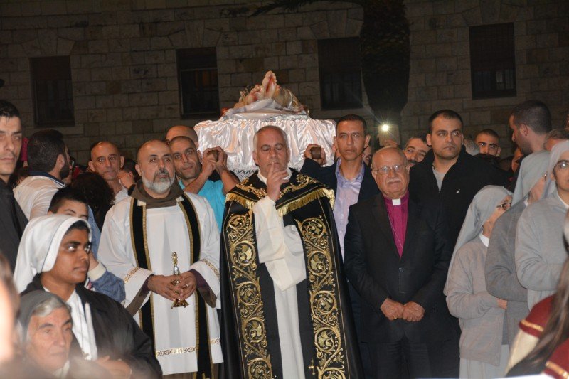 مشاركة واسعة في جناز المسيح في بازيليكا الناصرة‎-3
