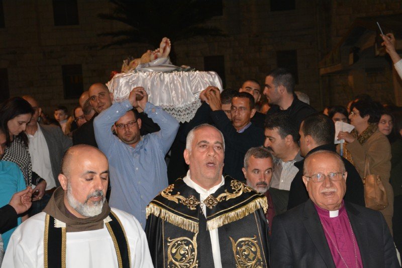 مشاركة واسعة في جناز المسيح في بازيليكا الناصرة‎-7