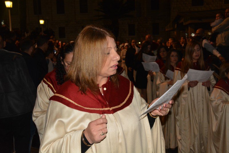 مشاركة واسعة في جناز المسيح في بازيليكا الناصرة‎-20
