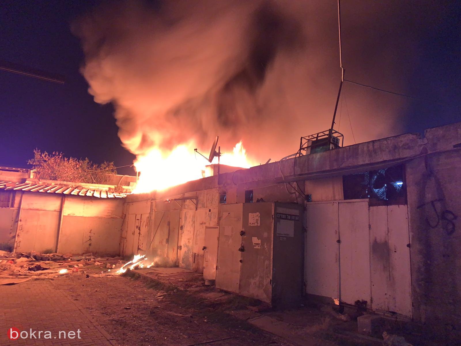 اندلاع حريق داخل محل تجاري في مدينة الرملة-0