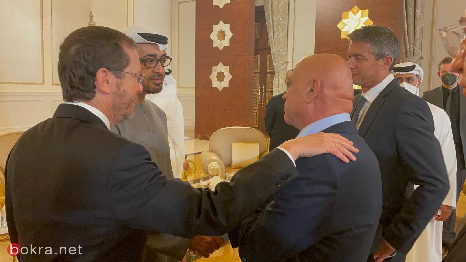 رئيس الدولة والوزيران فريج وهندل يصلون أبو ظبي لتقديم واجب العزاء-3