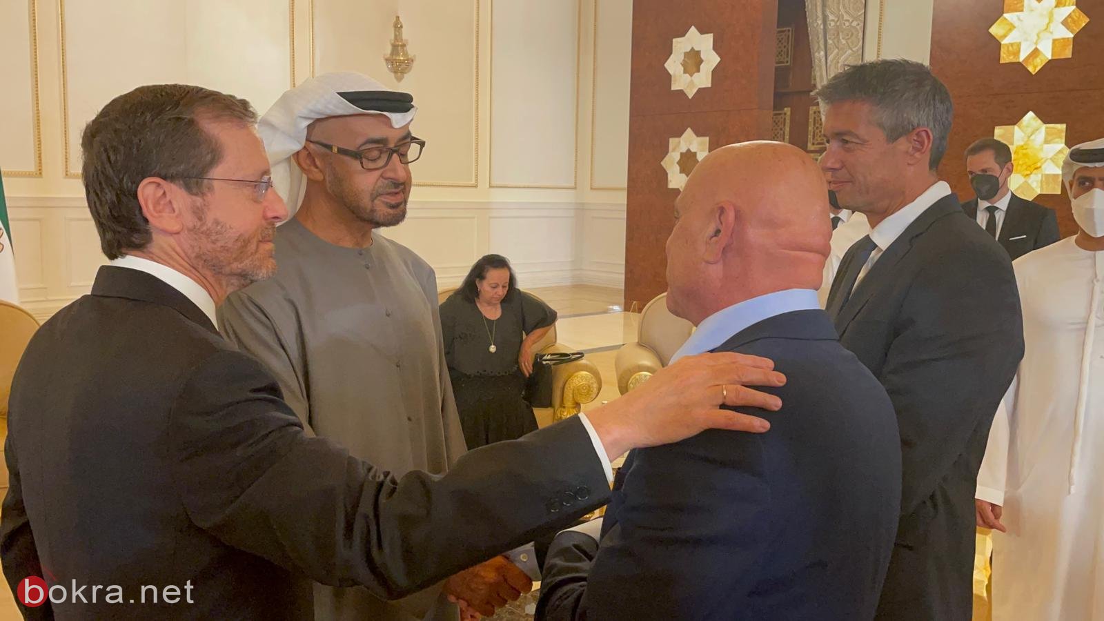 رئيس الدولة والوزيران فريج وهندل يصلون أبو ظبي لتقديم واجب العزاء-5