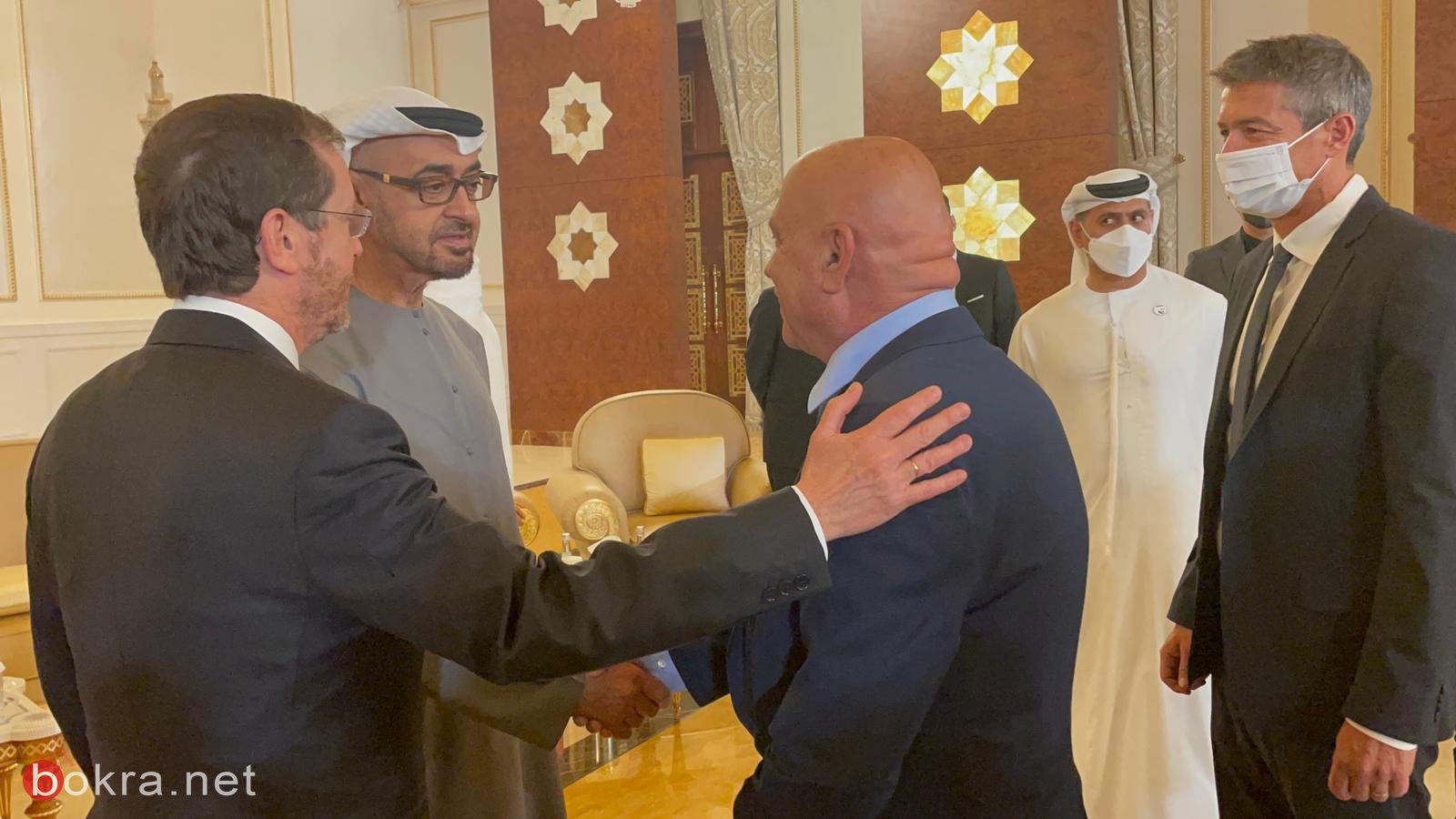 رئيس الدولة والوزيران فريج وهندل يصلون أبو ظبي لتقديم واجب العزاء-6