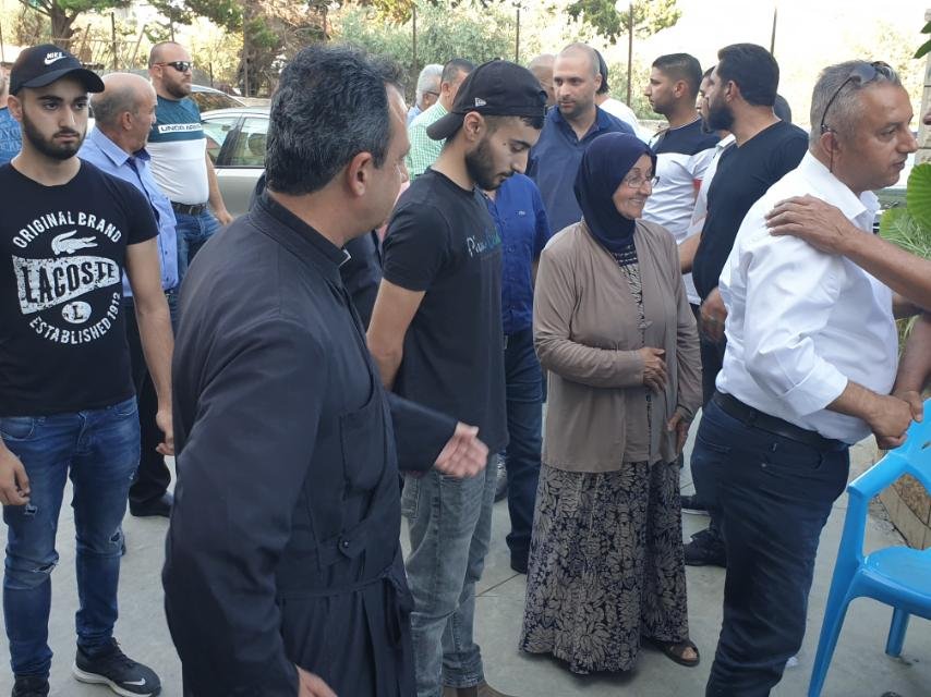 كفركنا: الصلح بين ابناء عائلة خطيب بعد اصابة الحاج لطفي باطلاق نار-1