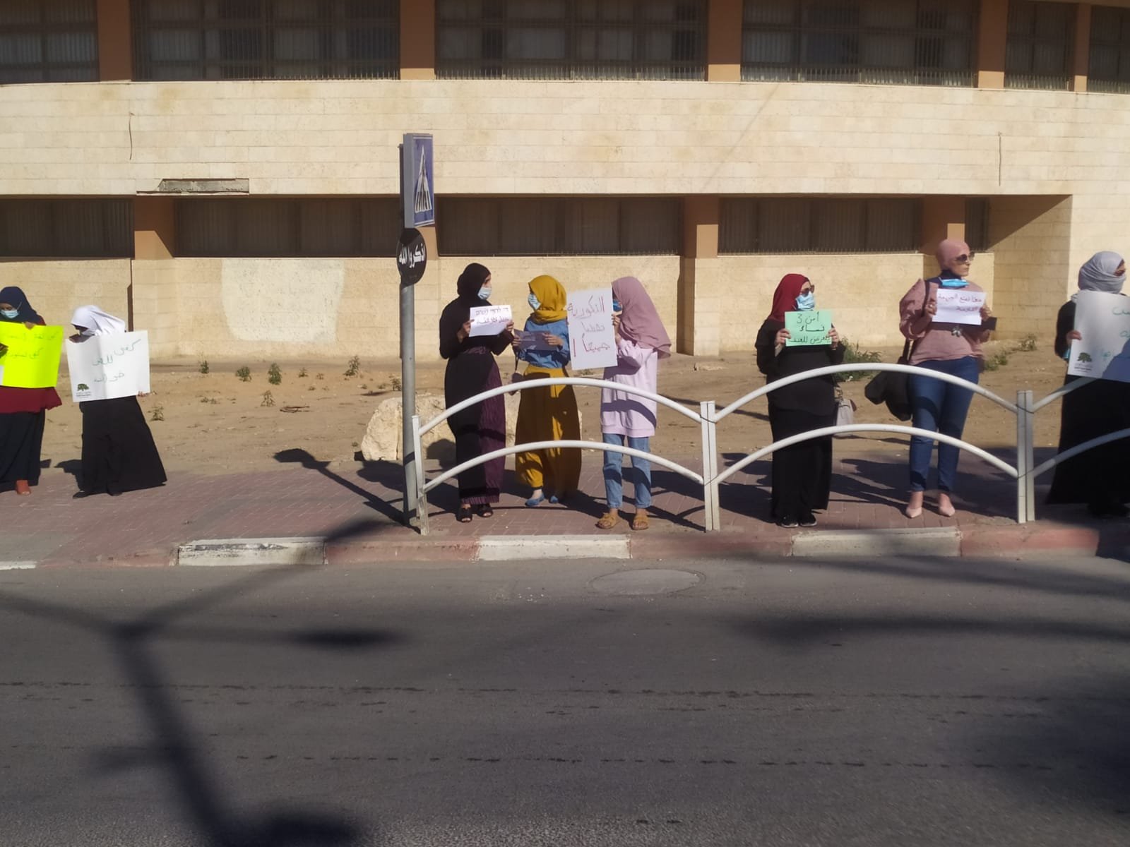 بغياب القيادات .. عشرات النساء يتظاهرن ضد قتل النساء في النقب-3