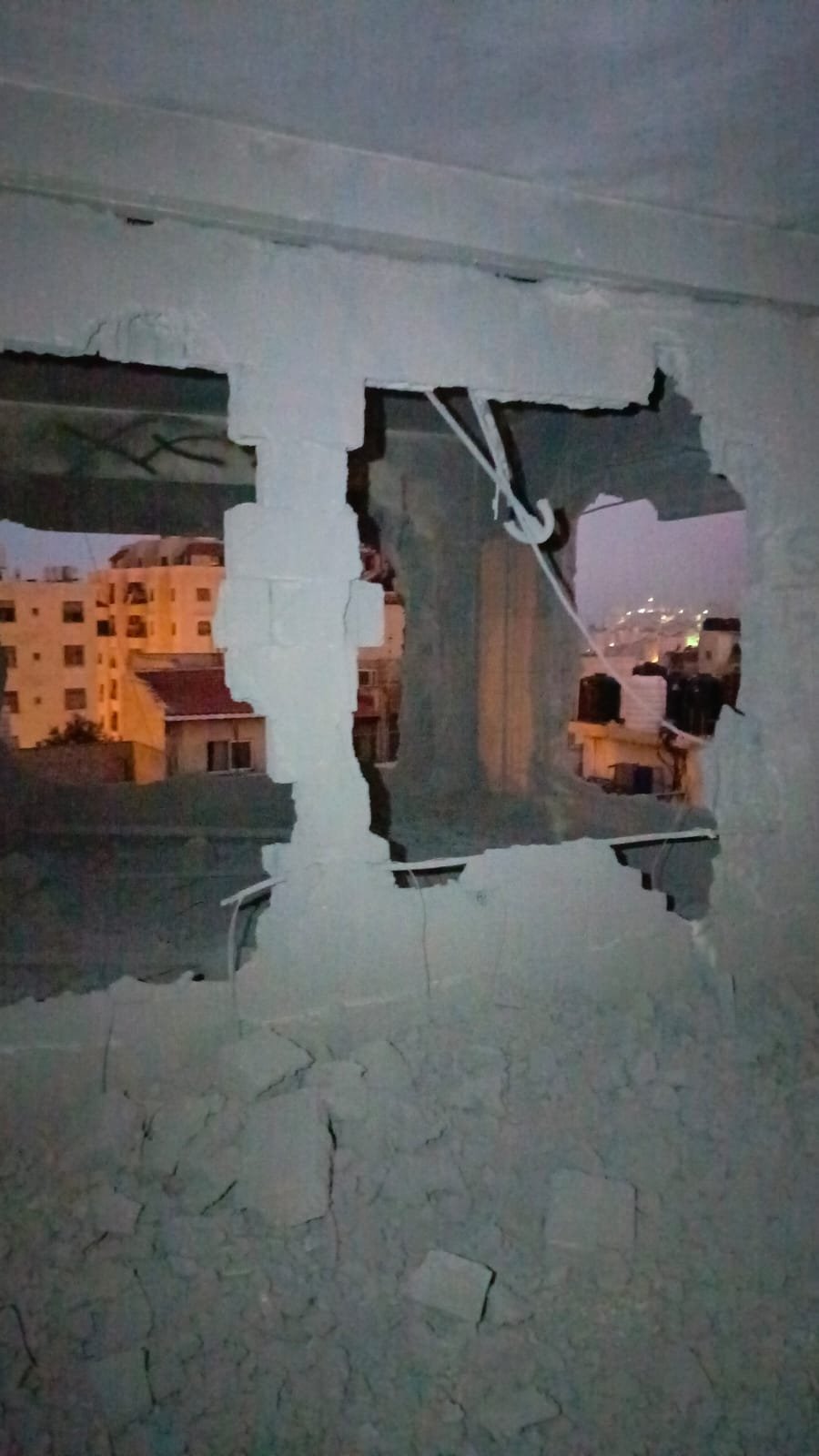 شهيد ونحو 350 إصابة في نابلس .. اسرائيل تفجر منزل عائلة الأسير أسامة الطويل-2