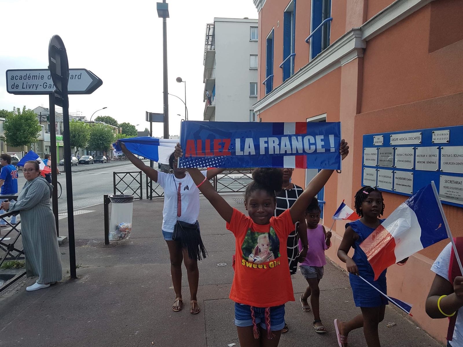 صور: انطلاق الاحتفالات بفرنسا احتفالاً بتتويج المنتخب الوطني بطل العالم-0