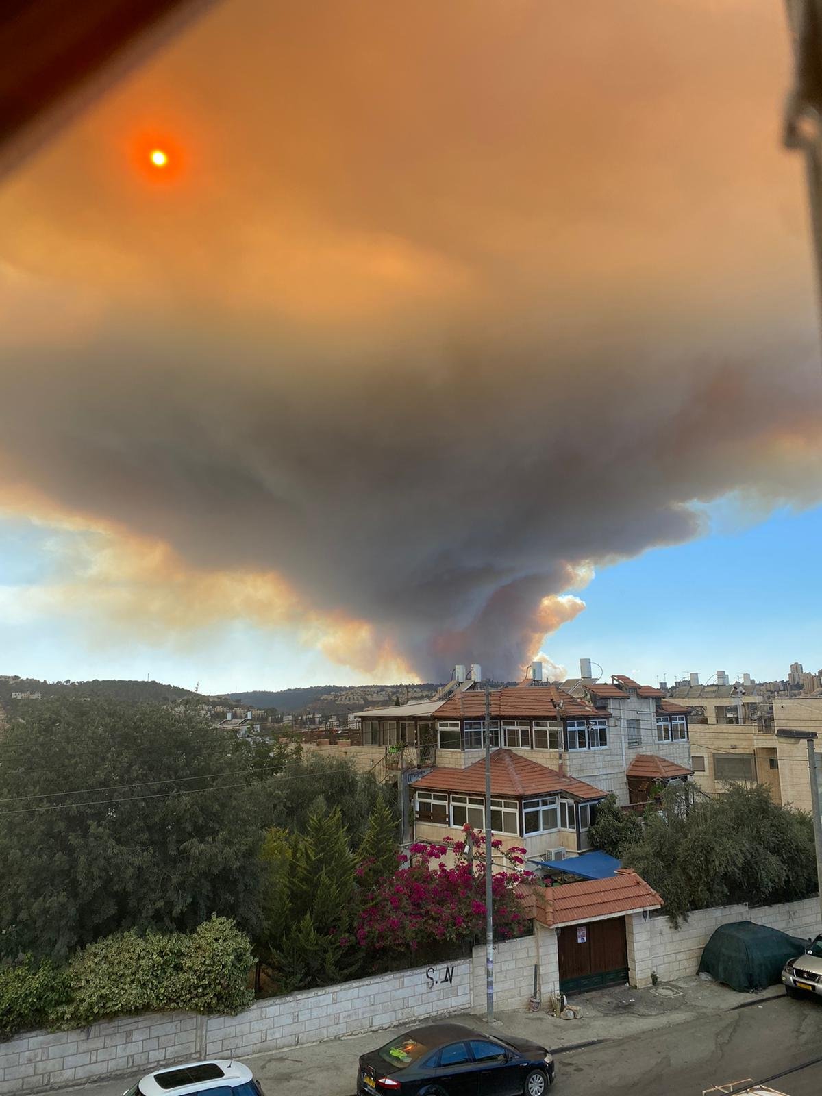 حريق كبير بجبال القدس وإخلاء منازل-0